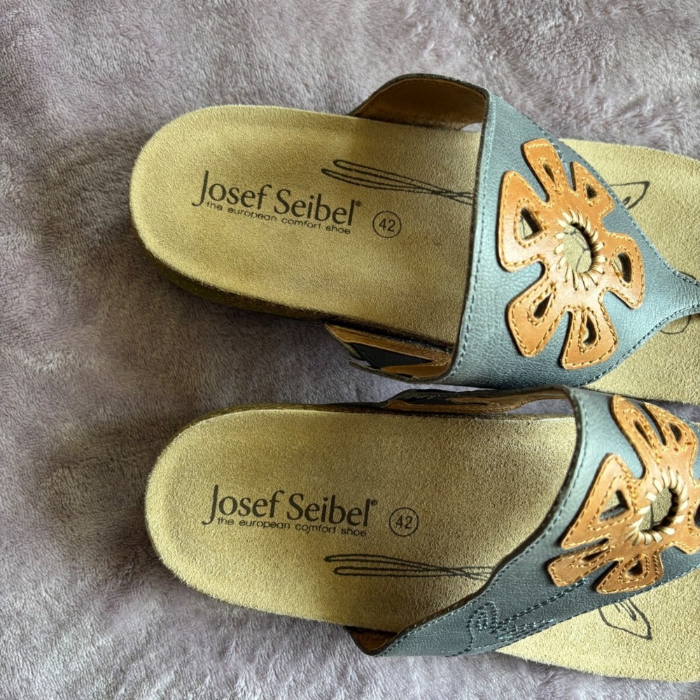 Josef Seibel Women Grey Leather Floral Cutout Thong Wedge Sandals Size 42 - Picture 4 of 8